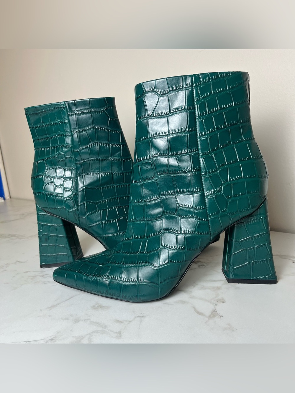 Marc Fisher LTD Kulika Green Croc Embossed Leather Ankle Boots Size 8.5 EUC